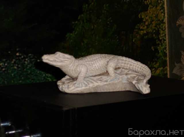 Продам: Сувенир крокодильчик на камне