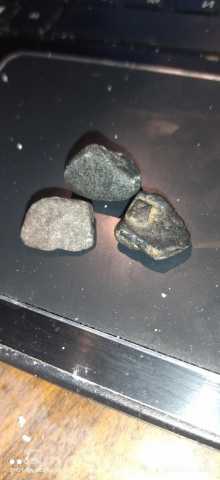 Продам: 2 Железокаменных и один с узором каменны