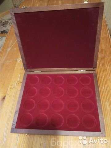 Продам: Деревянная коробка на 20 монет яч 44