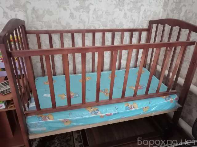 Продам: Детская кроватка с матрасом 120*60