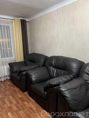 Продам: Угловой кожаный диван с креслами