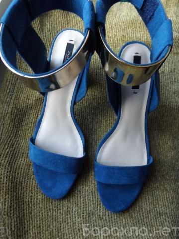 Продам: Женские замшевые синие босоножки ZARA