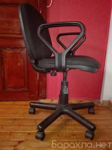 Продам: Офисное-компьютерное кресло