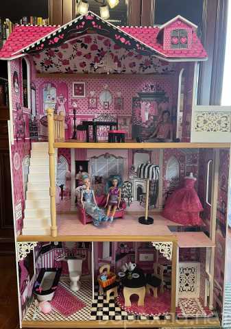 Продам: Деревянный кукольный дом для Барби