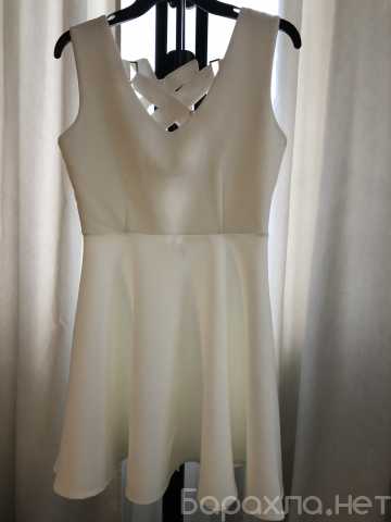 Продам: Белое платье со шнуровкой на спине 40-42