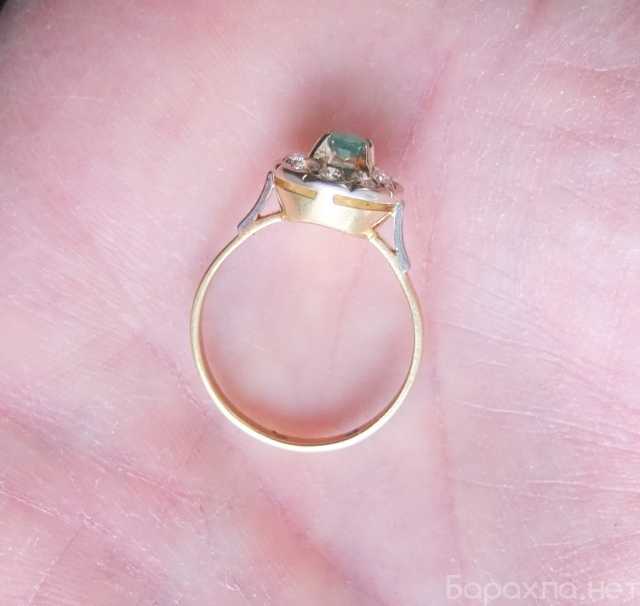 Продам: женский золотой перстень с изумрудом
