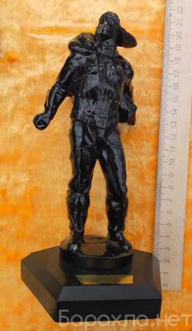 Продам: чугунная статуэтка Чкалов, высота 20 см