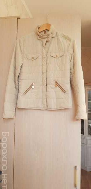 Продам: Женская легкая куртка Massimo Dutti