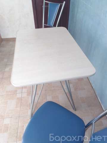 Продам: Кухонный стол и стулья