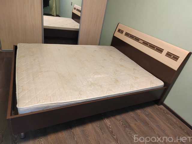 Продам: Кровать двуспальная с матрасом