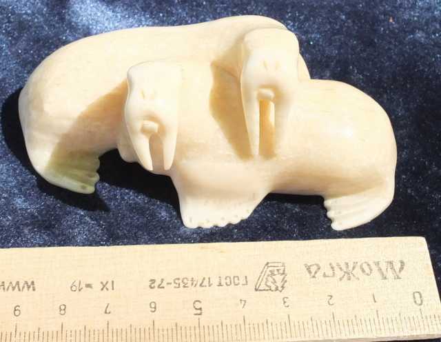 Продам: костяная статуэтка Парочка моржей, резьб