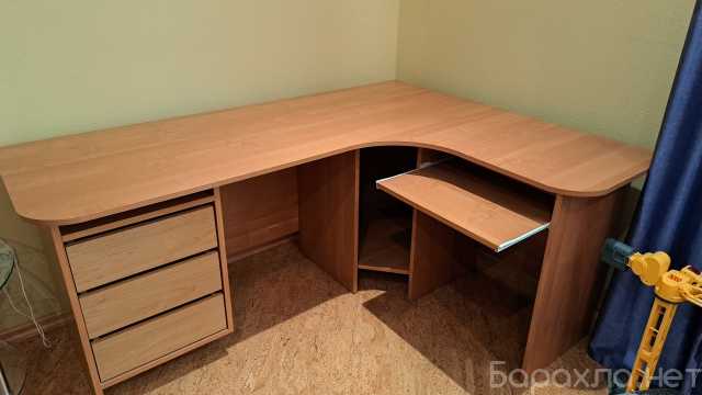 Продам: писменный стол угловой в отличном состоя