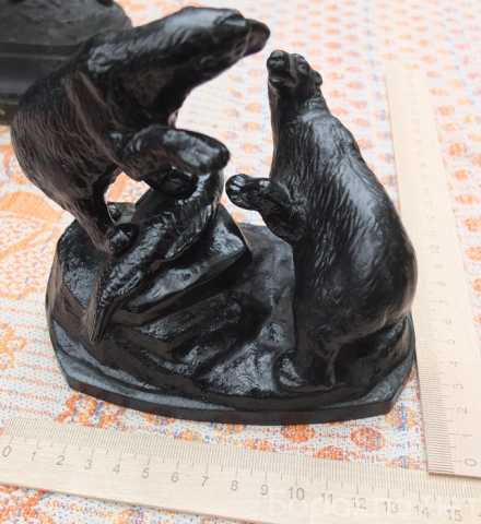 Продам: чугунная статуэтка Медведи, Касли, 1982