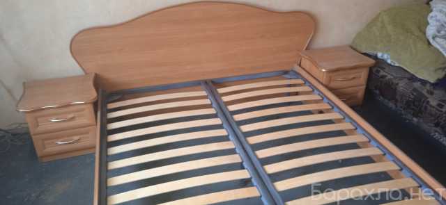Продам: Двухспальная кровать с двумя тумбами
