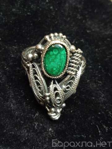 Продам: Перстень (кольцо) с уральским малахитом