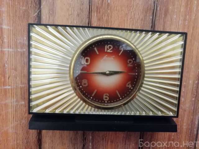 Продам: Часы механические настольные Агат, СССР