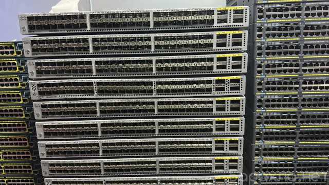 Продам: Cisco SB SF100-24-EU Коммутатор 24-порто
