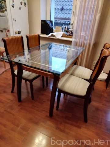Продам: кухонный стол и стулья