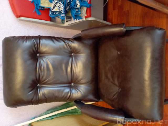 Продам: Кожаное Кресло-качалку