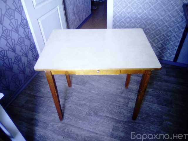 Продам: Кухонный стол с ящиком