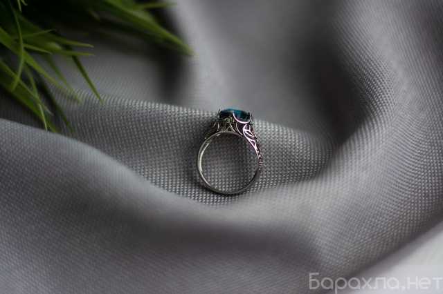 Продам: Винтажное кольцо с голубым камнем