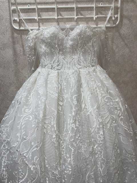 Продам: Свадебное платье 48 размер
