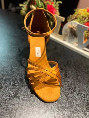 Продам: Обувь для танцев-женская латина