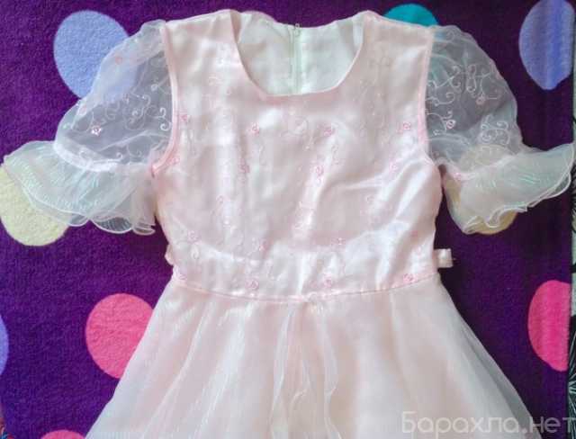 Продам: Платье розовое нарядное на 140 146 см