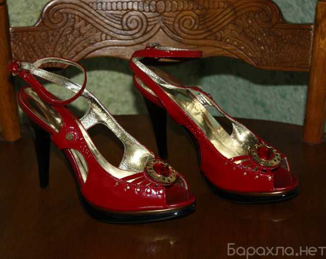 Продам: Туфли Medea красные с зол. натурал.лак