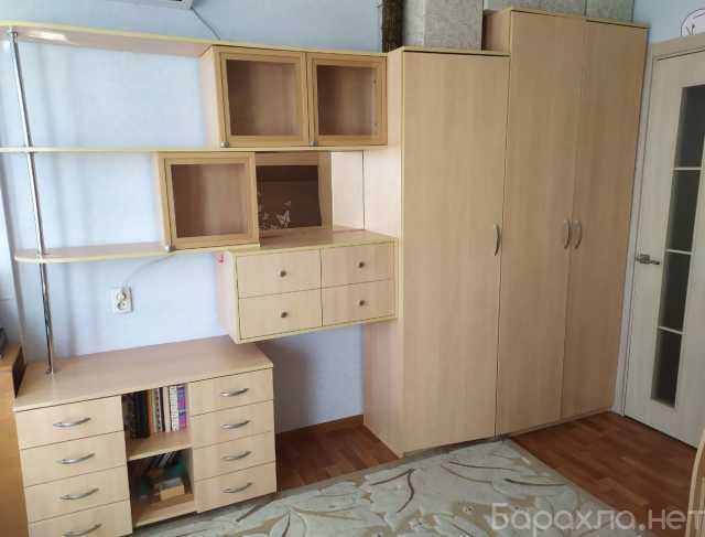 Продам: Шкаф распашной с полками