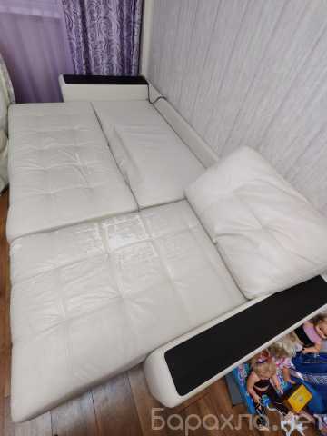 Продам: Большой угловой диван б/у, белая экокож