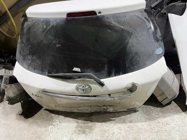 Продам: Дверь багажника Toyota Vitz