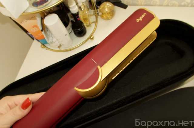 Продам: Dyson airstrait 2025 red с кейсом бу