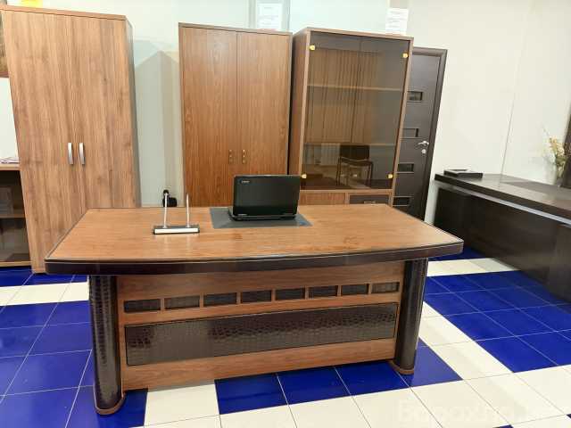 Продам: Кабинет руководителя ДУГЛАС