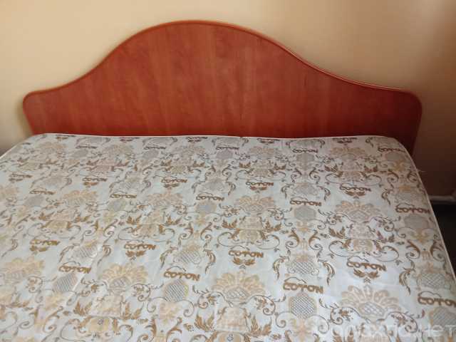 Продам: Продам двуспальную кровать