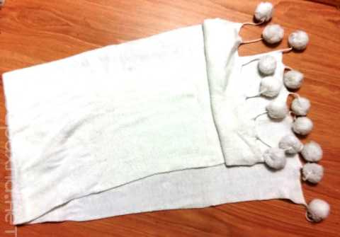 Продам: шарф белый с бубончиками