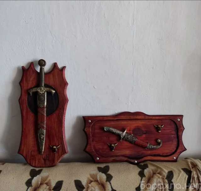 Продам: Сувенирные мечи на деревянных щитах