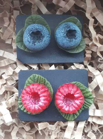 Продам: Пусеты черника и малина,б.у, цена за всё