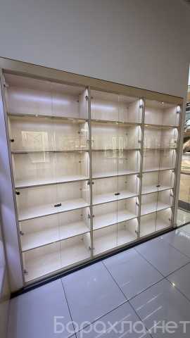 Продам: Стеллаж со стеклянными дверьми и замком