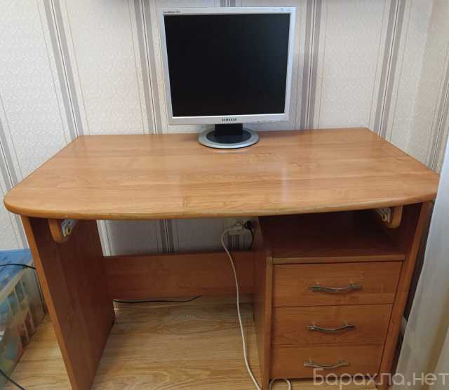 Продам: Стол письменный-компьютерный