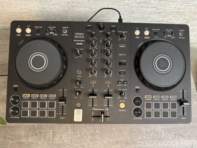 Продам: Pioneer DDJ-FLX4 Контроллер DJ