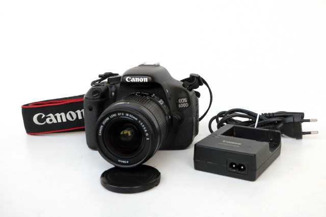 Продам: Canon EOS 600D с объективом