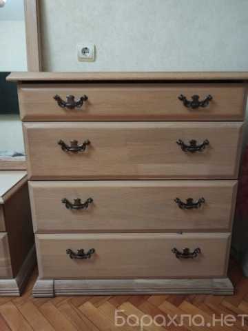 Продам: Комод с тумбочками и зеркалом