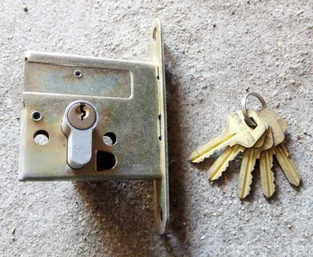 Продам: Врезной замок