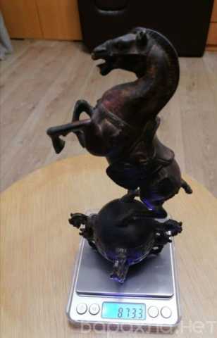 Продам: китайская статуэтка Конь на шаре