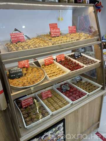 Продам: Витрина 2 шт+прикассовый стол