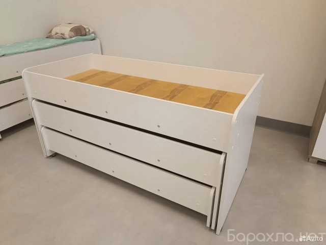 Продам: Детская трёхъярусная кроватка