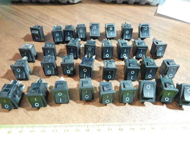 Продам: Выключатели мини (70 шт)