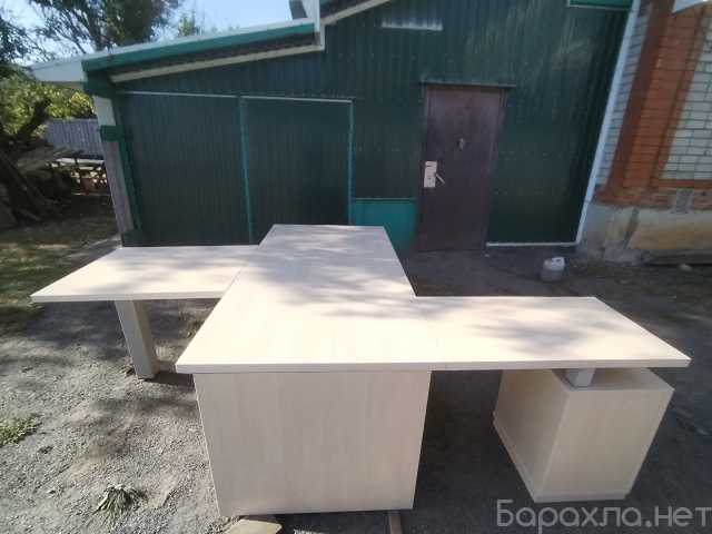 Продам: Стол руководителя с брифингом
