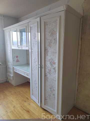 Продам: Шкаф с письменным столом и отделами для